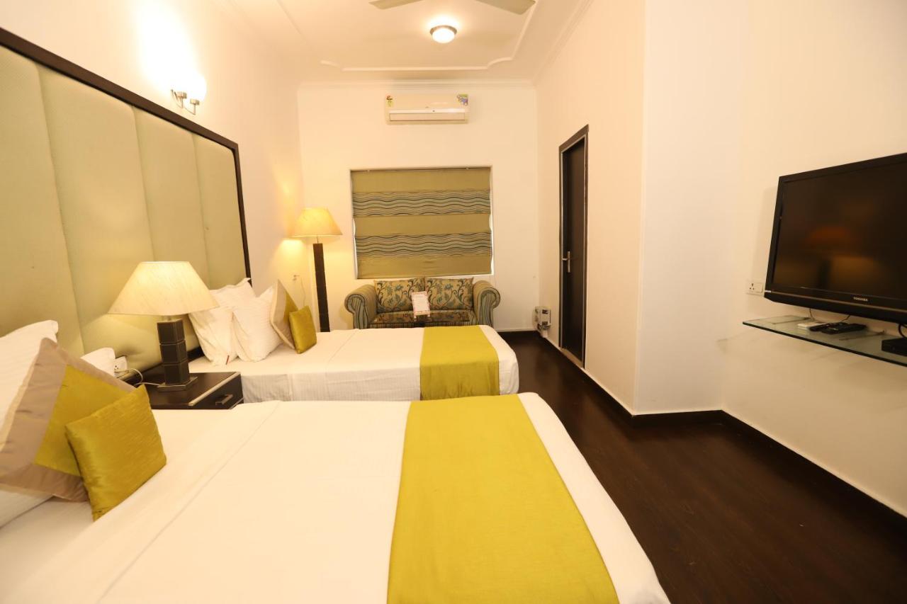 Hotel Capitol Hills - Greater Kailash Delhi Ню Делхи Екстериор снимка