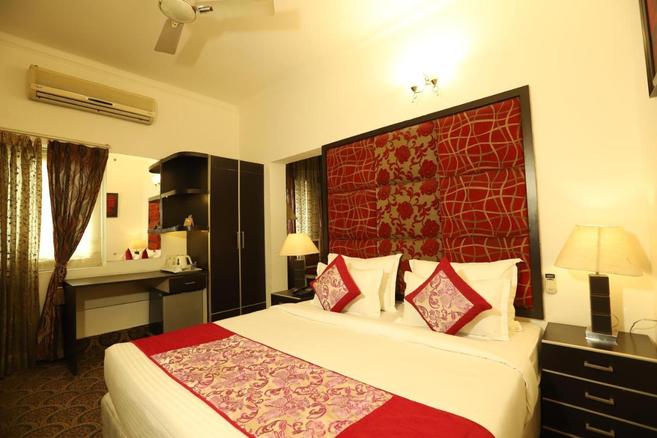 Hotel Capitol Hills - Greater Kailash Delhi Ню Делхи Екстериор снимка