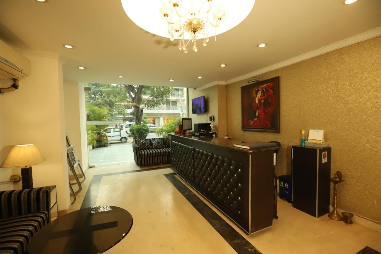 Hotel Capitol Hills - Greater Kailash Delhi Ню Делхи Екстериор снимка