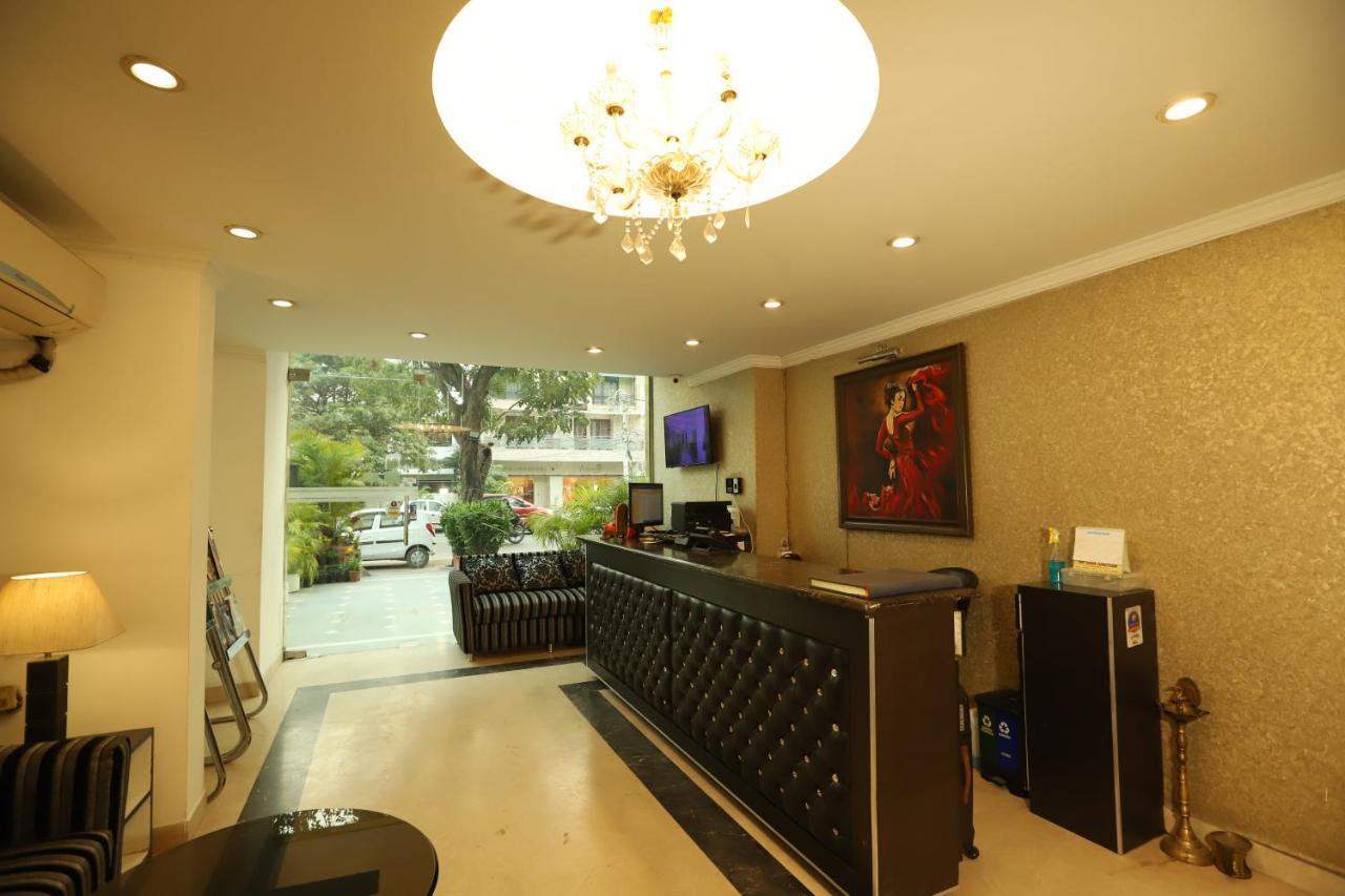 Hotel Capitol Hills - Greater Kailash Delhi Ню Делхи Екстериор снимка