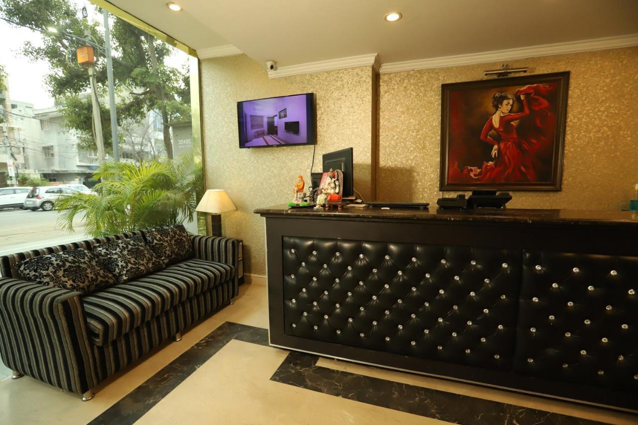 Hotel Capitol Hills - Greater Kailash Delhi Ню Делхи Екстериор снимка