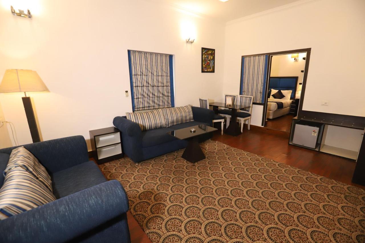 Hotel Capitol Hills - Greater Kailash Delhi Ню Делхи Екстериор снимка