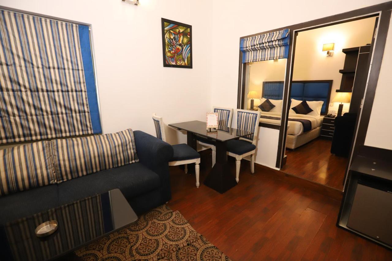 Hotel Capitol Hills - Greater Kailash Delhi Ню Делхи Екстериор снимка