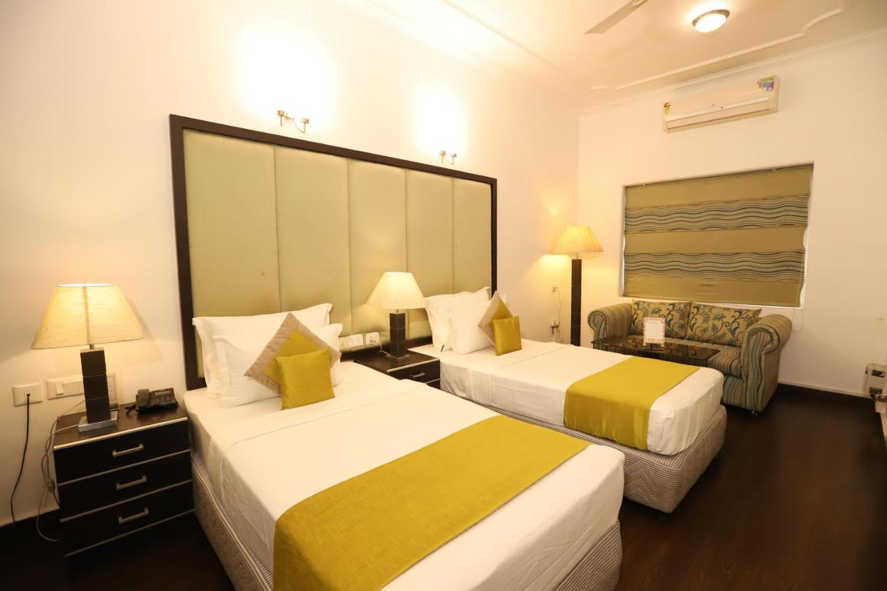 Hotel Capitol Hills - Greater Kailash Delhi Ню Делхи Екстериор снимка