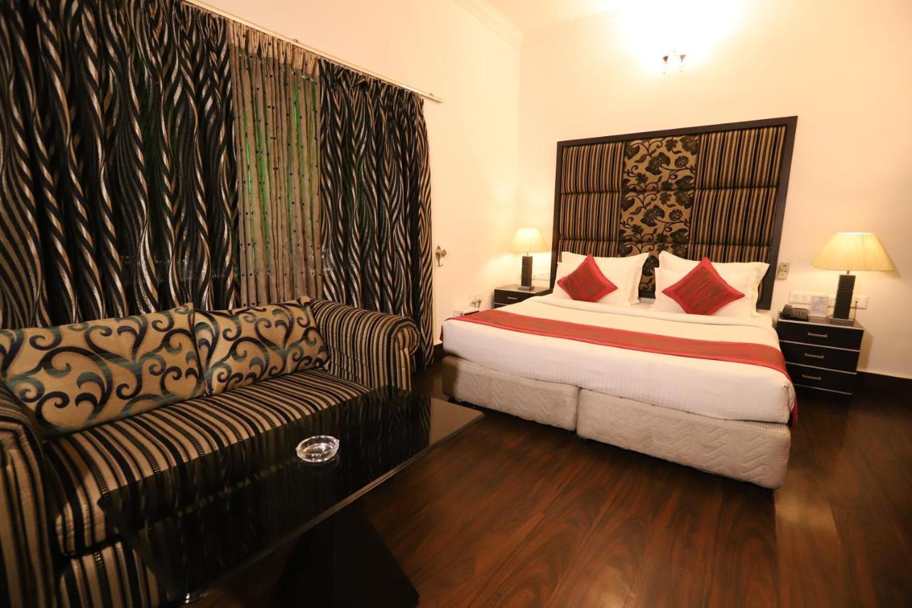 Hotel Capitol Hills - Greater Kailash Delhi Ню Делхи Екстериор снимка
