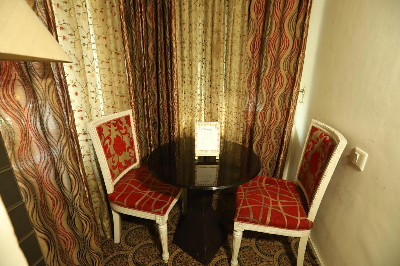 Hotel Capitol Hills - Greater Kailash Delhi Ню Делхи Екстериор снимка