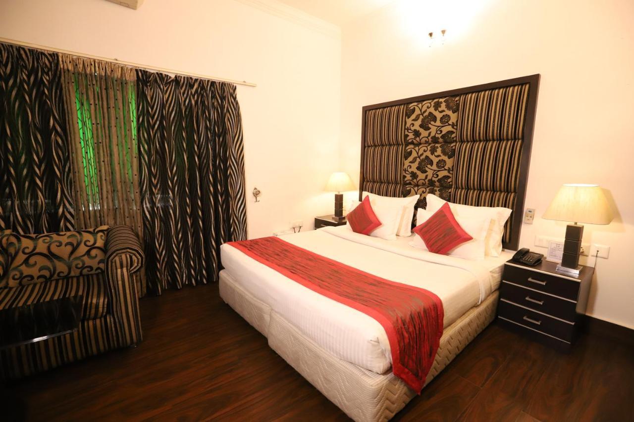Hotel Capitol Hills - Greater Kailash Delhi Ню Делхи Екстериор снимка