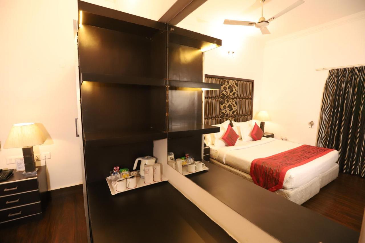 Hotel Capitol Hills - Greater Kailash Delhi Ню Делхи Екстериор снимка