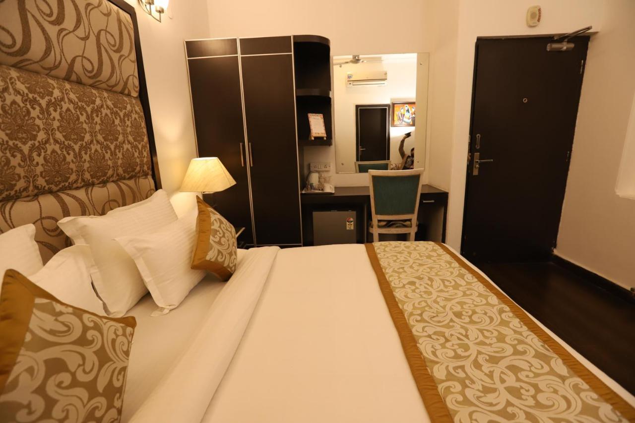Hotel Capitol Hills - Greater Kailash Delhi Ню Делхи Екстериор снимка