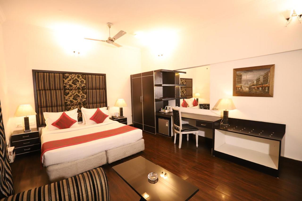 Hotel Capitol Hills - Greater Kailash Delhi Ню Делхи Екстериор снимка