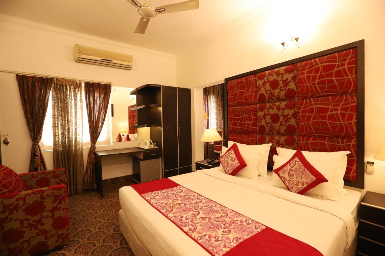 Hotel Capitol Hills - Greater Kailash Delhi Ню Делхи Екстериор снимка