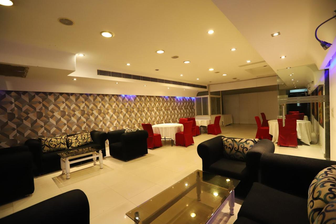 Hotel Capitol Hills - Greater Kailash Delhi Ню Делхи Екстериор снимка