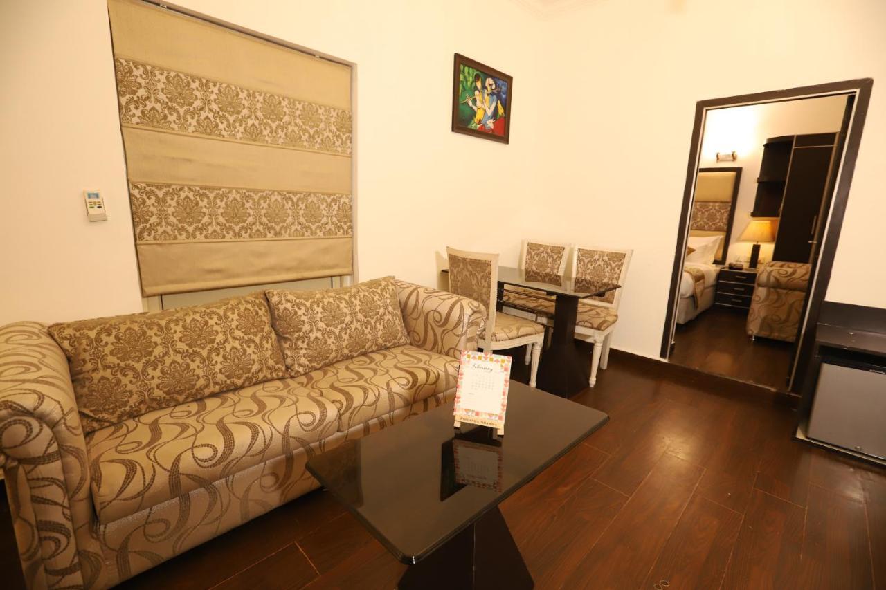 Hotel Capitol Hills - Greater Kailash Delhi Ню Делхи Екстериор снимка