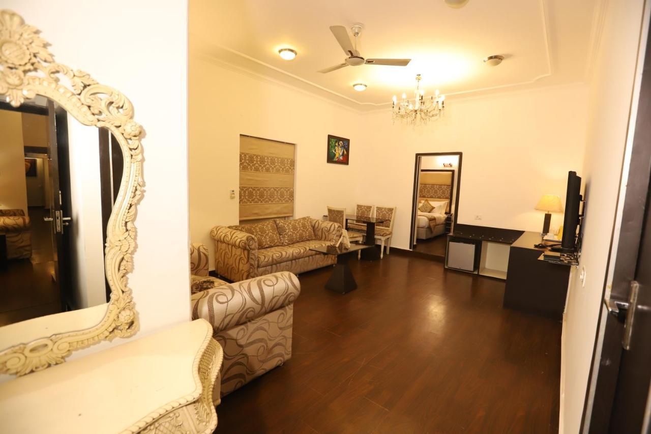Hotel Capitol Hills - Greater Kailash Delhi Ню Делхи Екстериор снимка