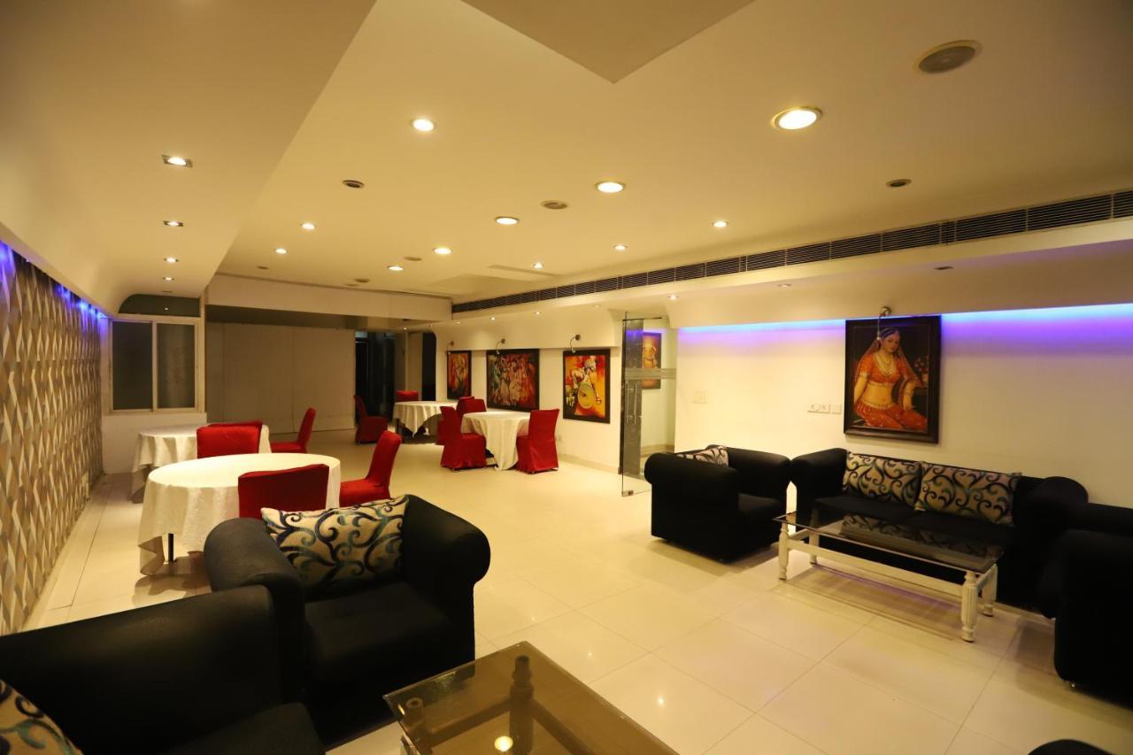 Hotel Capitol Hills - Greater Kailash Delhi Ню Делхи Екстериор снимка